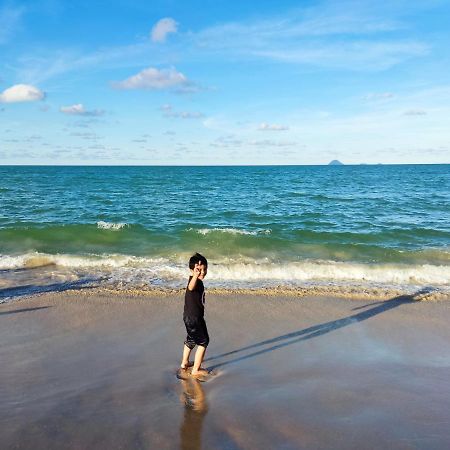 Ayuni Homestay Kuala Besut Terengganu Buitenkant foto
