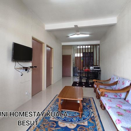 Ayuni Homestay Kuala Besut Terengganu Buitenkant foto
