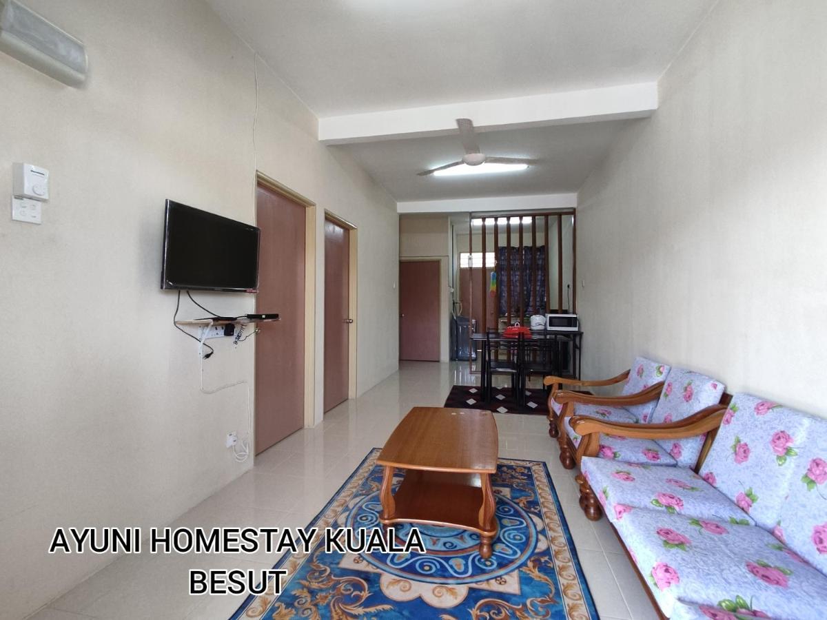 Ayuni Homestay Kuala Besut Terengganu Buitenkant foto
